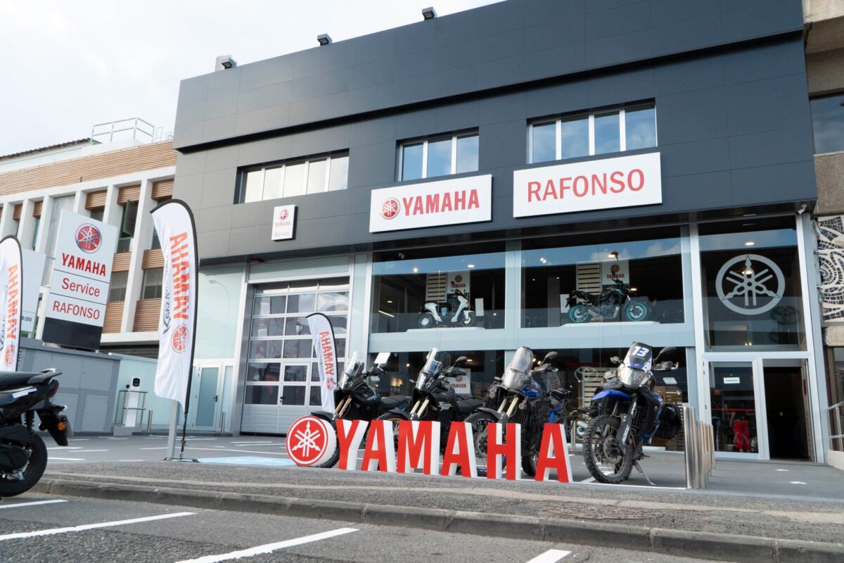 FACHADA EN LA PRESENTACIÓN DEL CONCESIONARIO RAFONSO YAMAHA
